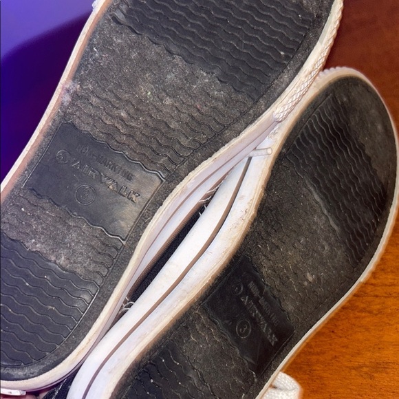 Unisex Airwalk Black and White Canvas Sneakers Timeless Design - Picture 6 of 12